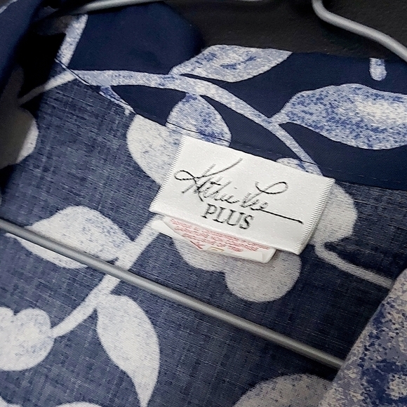 VINTAGE Kathie Lee Plus Navy & Powder Blue Floral Button Down Size 2X - Picture 2 of 3